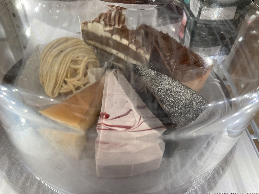 美味しいケーキ販売中！