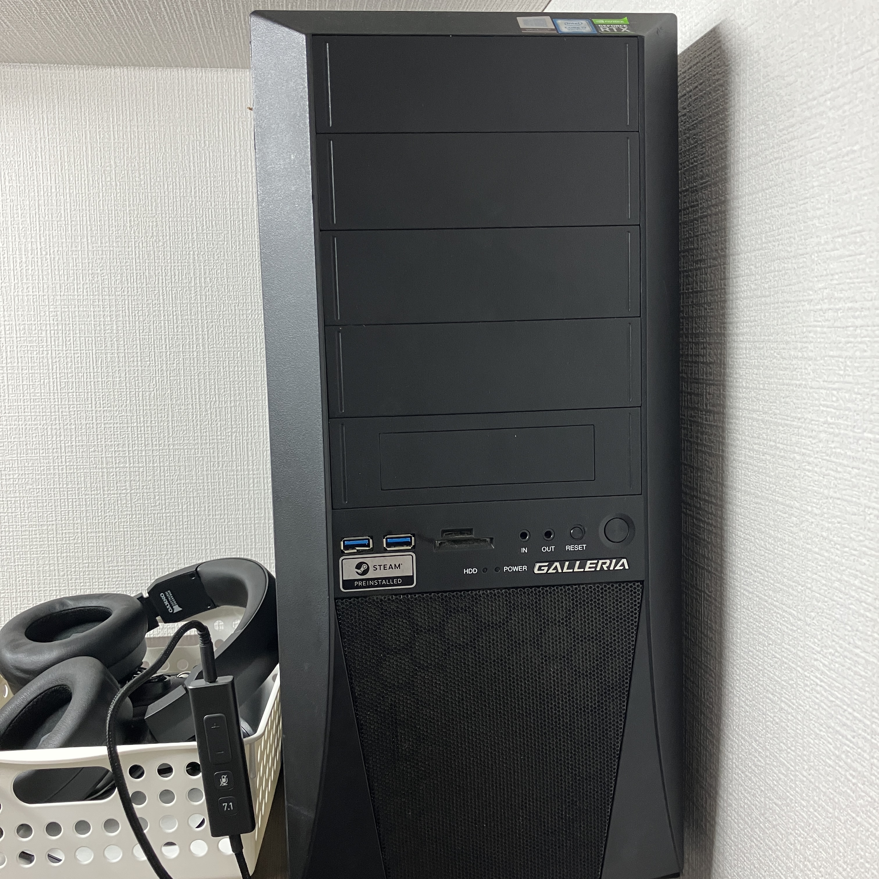 残暑を避けて！改装の禁煙個室eスポーツ椅子に光るガレリアPC
